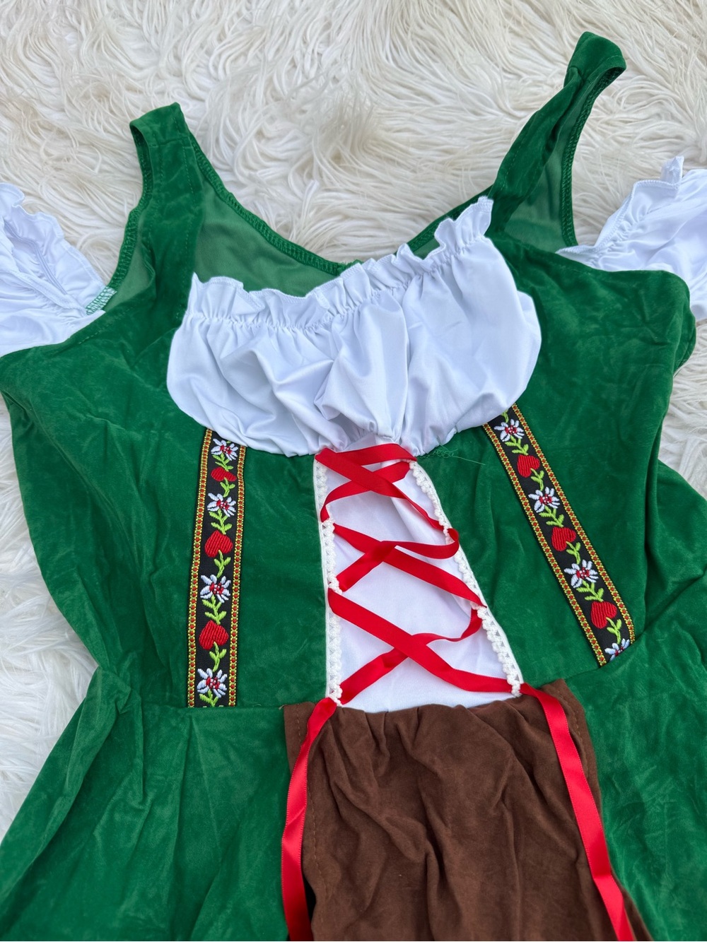 Women’s Oktoberfest Dirndl Costume with Apron (A3) - Picture 2 of 3